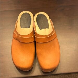 Swedish Hasbeens Tan Leather clogs
